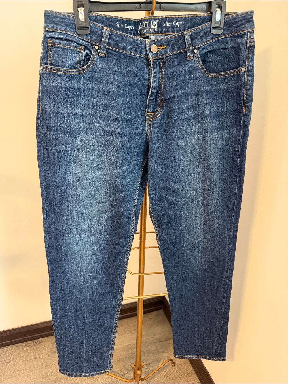 Apt. 9 Slim Capri Jeans in Dark Blue Wash